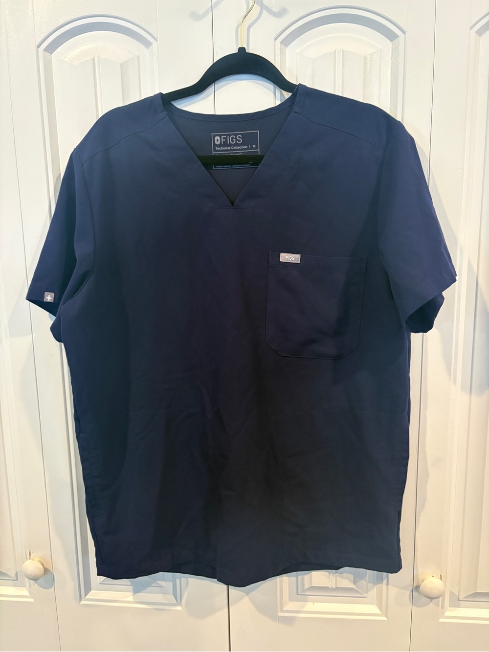 Figs navy technical collection scrub top size medium